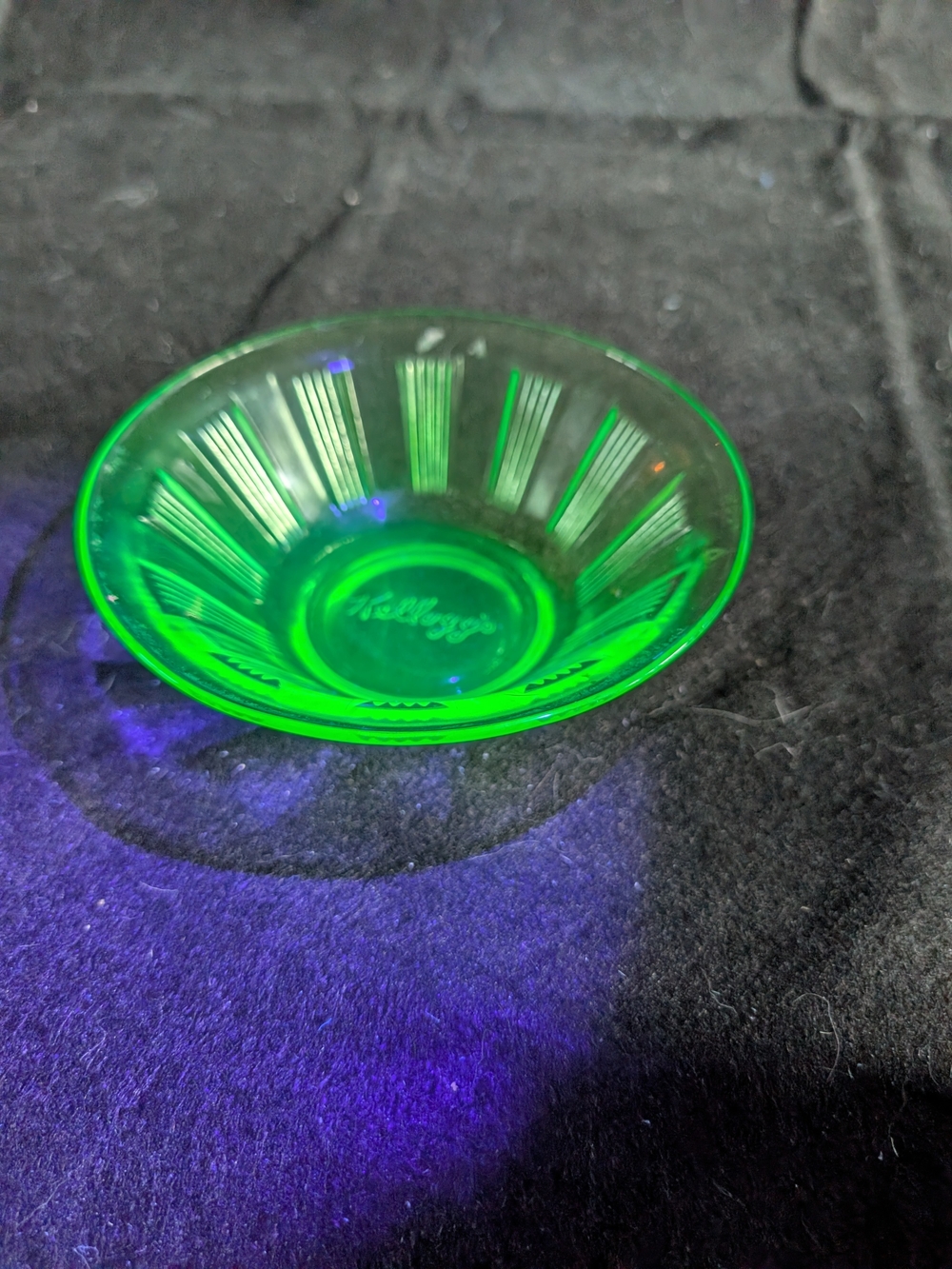 2/40$ Vintage Green Glass Kellogg's Dish